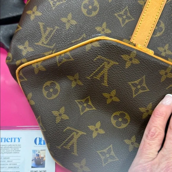 Louis Vuitton Monogram Canvas Tote in Brown with Tan Handles - Picture 4 of 8